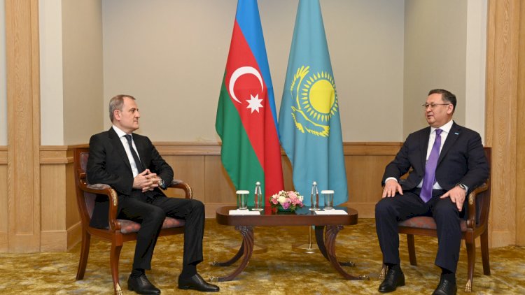    Ceyhun Bayramov qazaxıstanlı vəzifədaşı ilə görüşdü   