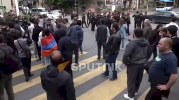    Ermənilər yenə küçələrə töküldü: İrəvanda yürüş başladı   - Video