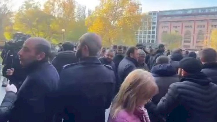    İrəvanda hökumət binası önündəki aksiya başa çatdı    