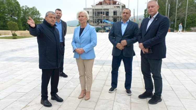    Latviya Parlamentinin sədri Şuşaya getdi   