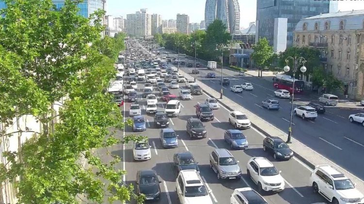    Bakının bir sıra yollarında tıxac yaranıb   
