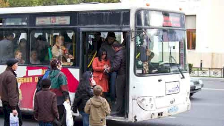    Bakıda qadın avtobusdan yıxılaraq öldü    