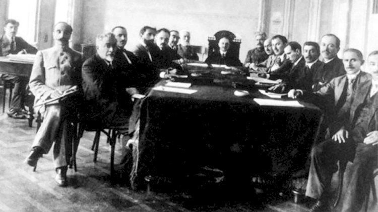    Müsəlman Şərqinə ilklər gətirən cümhuriyyətimiz   