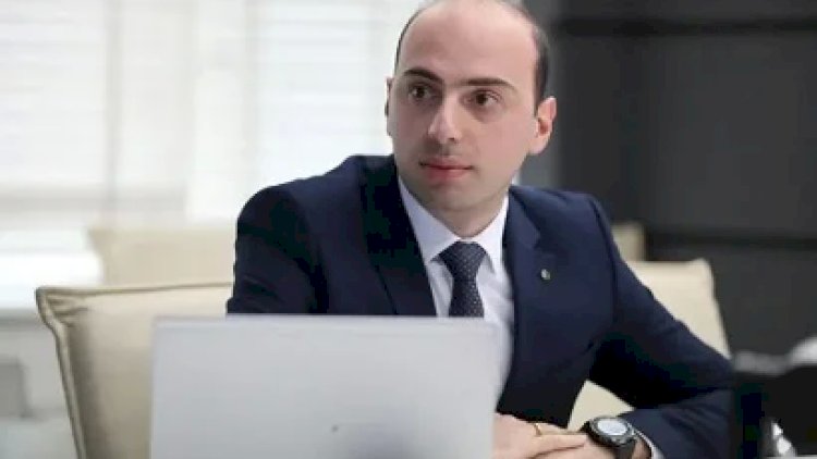    Daha bir rəsmi bədnam qanuna görə istefa verdi   
