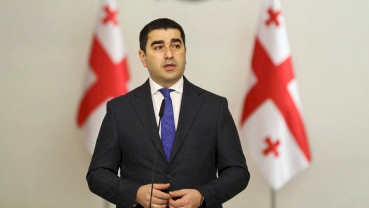    Spiker qalmaqallı qanunu imzaladı   