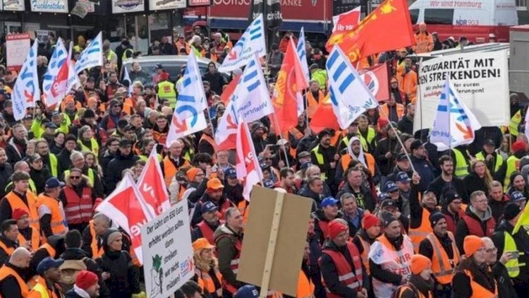    Sorğu: Almanların 70%-i hazırkı hökumətin işindən narazıdır   