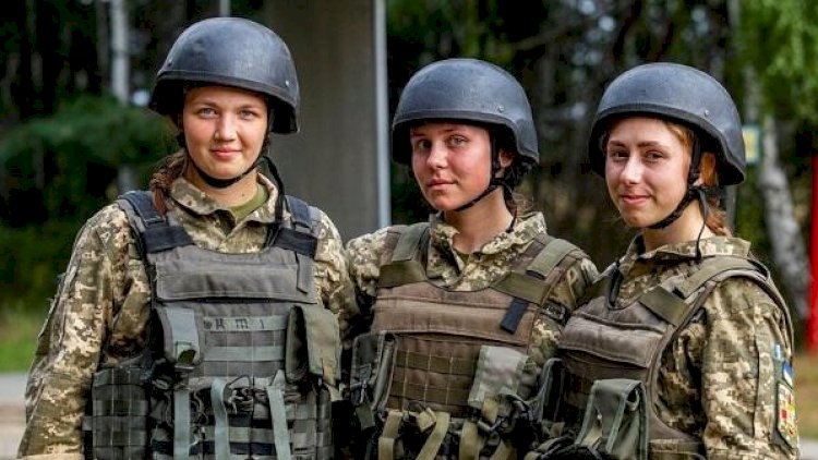    Ukrayna ordusunda nə qədər qadın xidmət edir?    