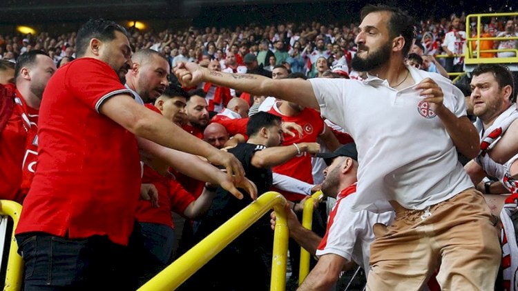    Stadionda yumruq davası: Əşyalar havada uçuşdu   