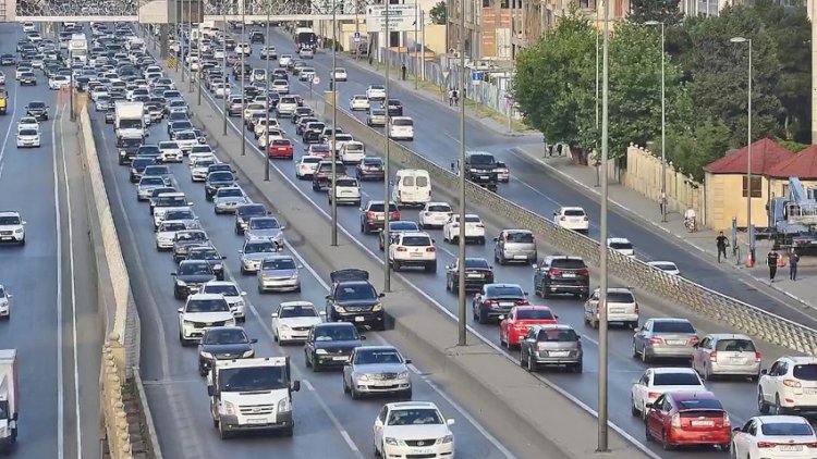    Bakının bəzi yollarında sıxlıq yaranıb - SİYAHI   