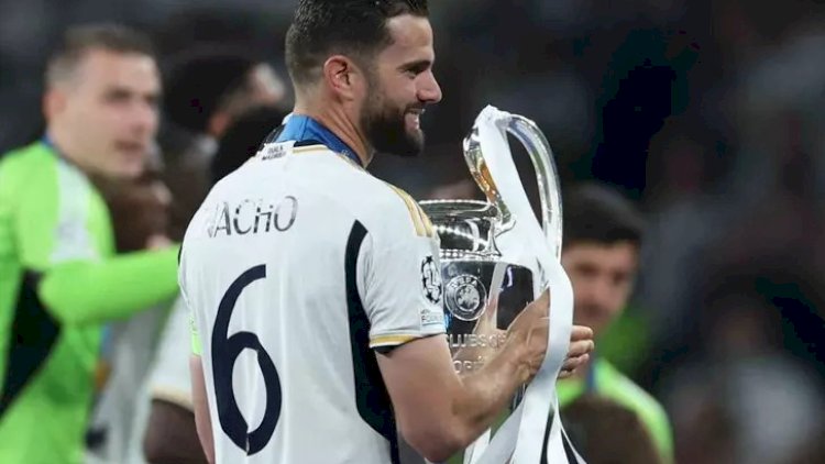    “Real” futbolçusu ilə yollarını ayırdı   
