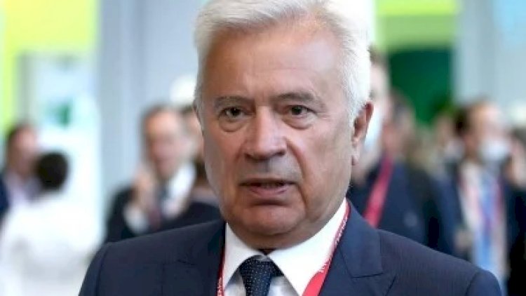    Ələkbərov yenə birincidir   