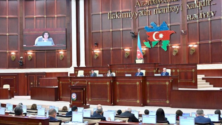    Sonuncu iclasda bütün deputatlar iştirak edir, təkcə o gəlmədi    