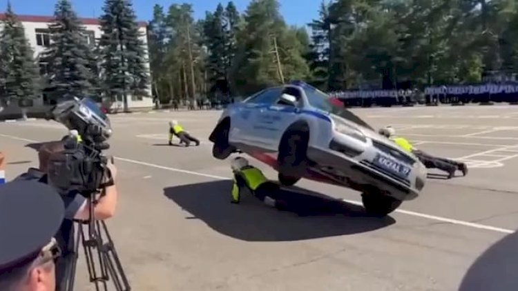    Xidməti maşın polisin üzərinə aşdı - DƏHŞƏT!    