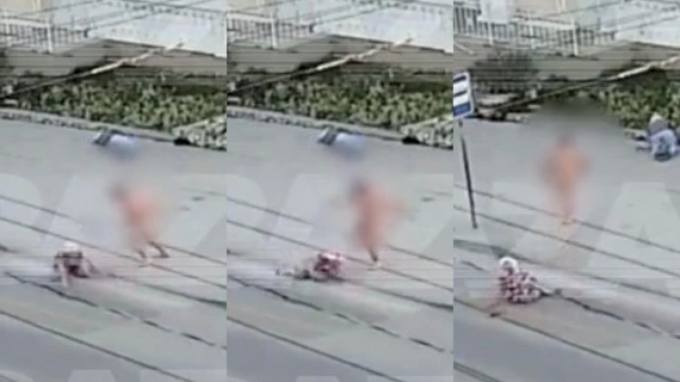   Rusiyada çılpaq kişi küçədə yaşlı qadınlara hücum etdi - Video   