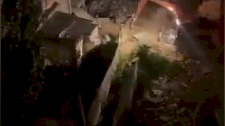    Bakıda gecəyarısı qadını evindən sürüyüb çıxardılar -   VİDEO