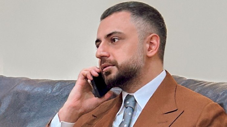    “Ömür telefonlarda, yollarda keçib gedir”   