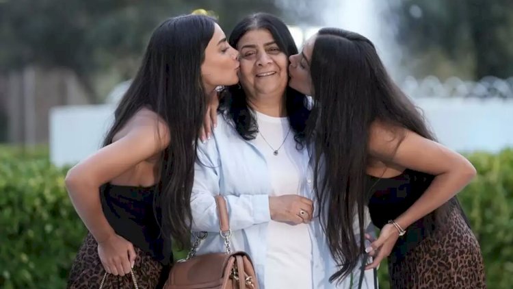    Səfərova bacıları anaları ilə - FOTO   