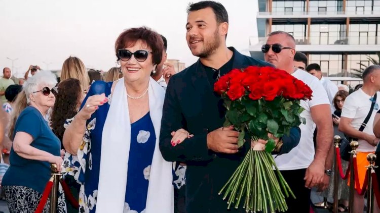    Xalq artistindən Xalq artistinin xanımına dair paylaşım   
