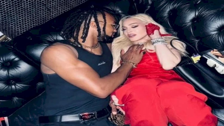    Madonna naməlum gənc ilə elə FOTOLARINI yaydı ki...   