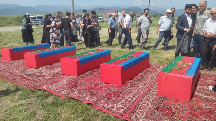    Beş şəhidin nəşi Xocalıda dəfn edildi    