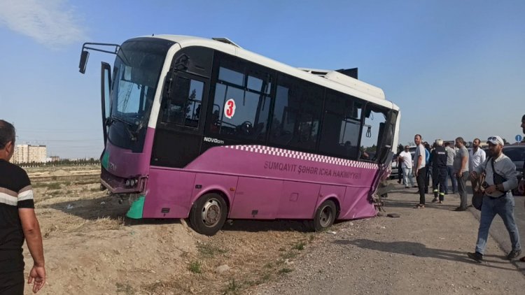    Sumqayıtda marşrut avtobusu TIR-la toqquşdu - 11 nəfər yaralandı    