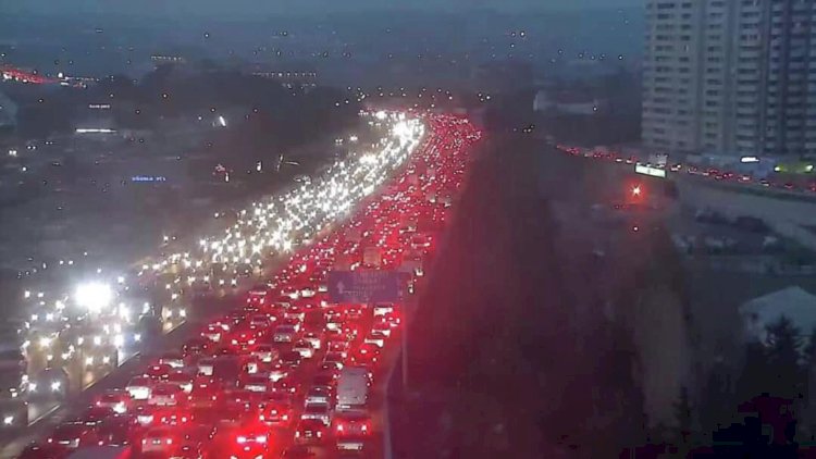    Bakıda məşhur diceyə görə böyük tıxac yarandı - Foto   