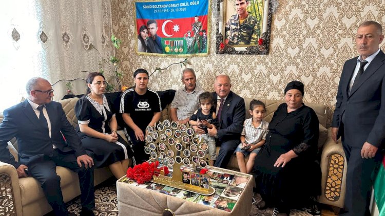    Əzizov şəhid ailələrində: Bir gündə 25 evdə oldu   