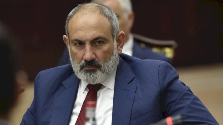    Erməni revanşist deputat Paşinyanı yıxıb-sürüdü   