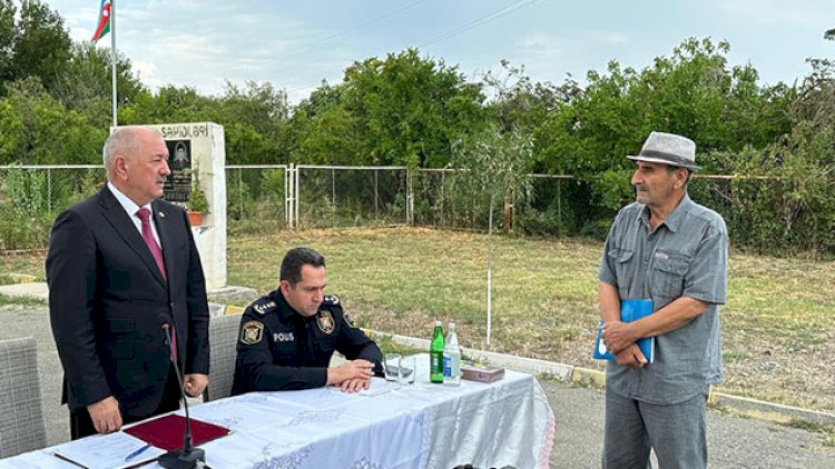    Əzizov vətəndaşların yanına getdi, problemləri şəxsən dinlədi -   FOTOLAR