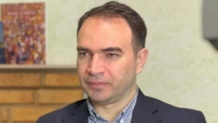    Adam bıçaqlayan diplomat kimdir?   