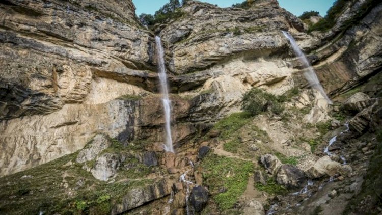    38 yaşlı kişi şəlalədən yıxılıb öldü   