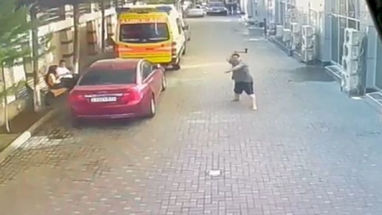    Ağadadaş Ağayevin atdığı balta: Yaralanmış qadın ilk dəfə danışdı -   Video