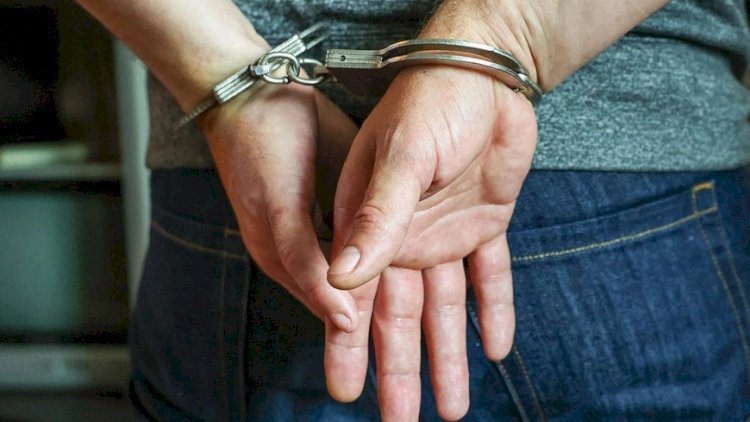    İş adamının oğlu saxlanıldı - Polisi döyüb    