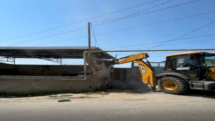    Masazırda sənədsiz tikinti söküldü - VİDEO    