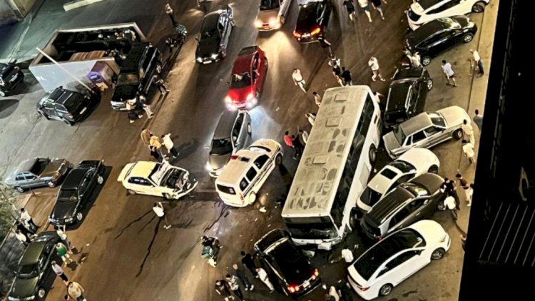    Bakıda DƏHŞƏT! Avtobus 10-dan çox maşına çırpıldı - İki avtomobil yandı   