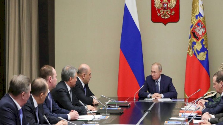    Putin Kurska hücumla bağlı iclas keçirdi    