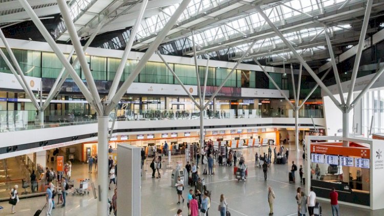    Azərbaycanlı kişi Polşa aeroportunda özünü öldürdü    