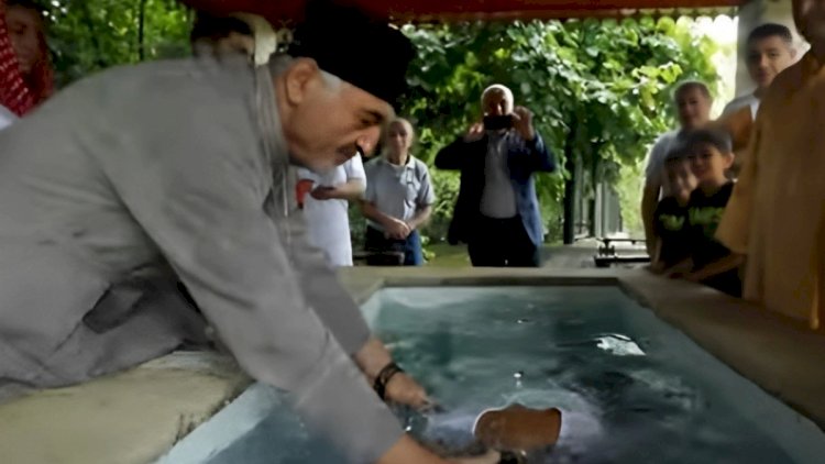    Qəbələnin Nic kəndində mistik səyahət: Keşiş niyə anasını 90 yaşında xaç suyuna saldı?   