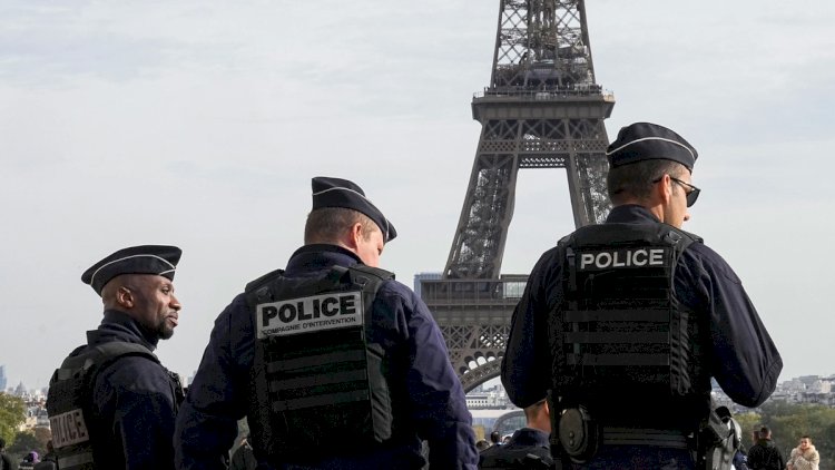    Parisdə iki silahlı şəxs diplomatı qarət etdi   