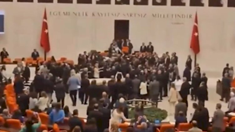    Türkiyə Böyük Millət Məclisində dava: Qan töküldü - Video   