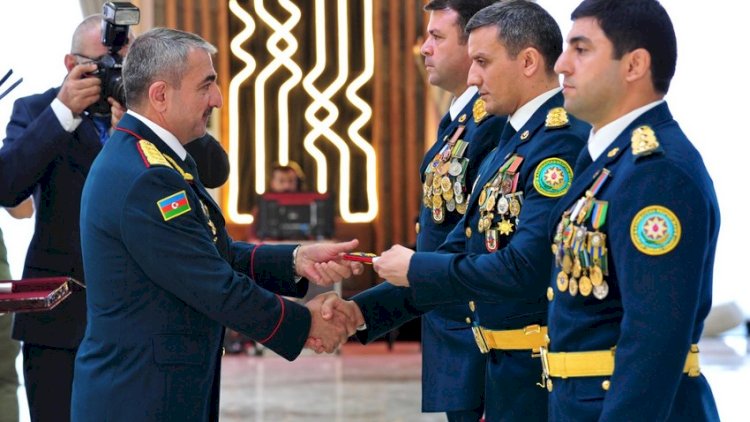    Elçin Quliyev yeni generallara ali hərbi rütbələrini təqdim etdi - Video   