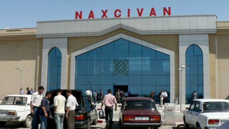    36 yaşlı kişi qızlara göz vurdu,   həbs edildi