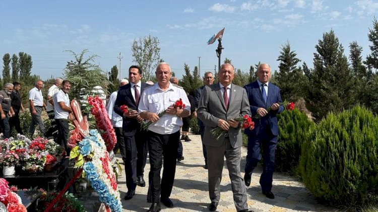    İcra başçısı şəhidin doğum günündə - FOTOLAR   