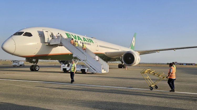    Bakı aeroportuna təcili eniş edən təyyarənin sərnişini öldü   