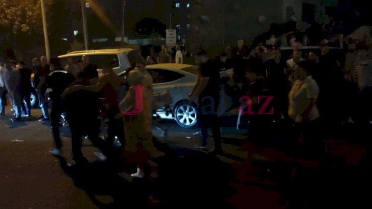    Bakıda avtomobil motosikleti vurub sərnişin avtobusunun altına atdı   