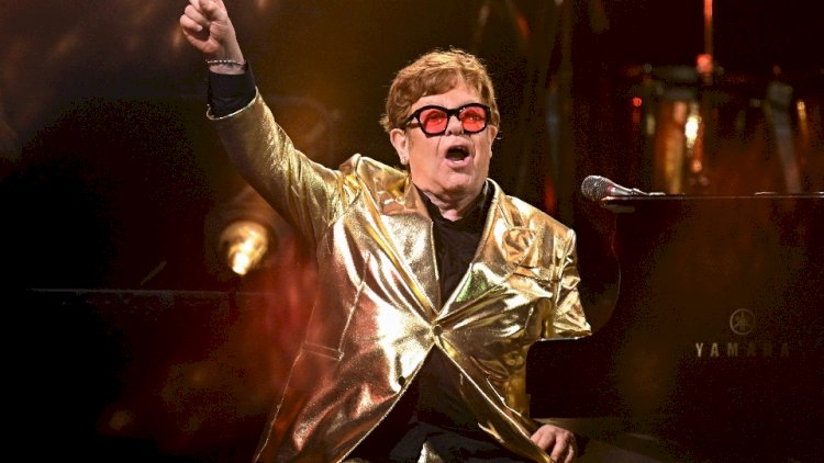    Elton Con kor oldu    