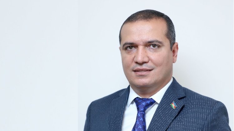    Baş redaktor   vəzifədən getdi
