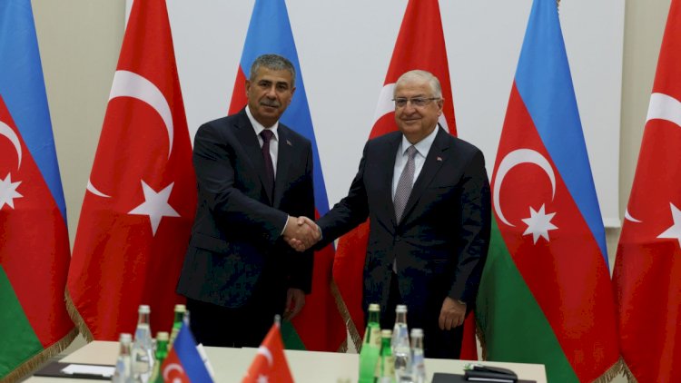    Azərbaycan və Türkiyə müdafiə nazirləri Batumidə görüşdü   