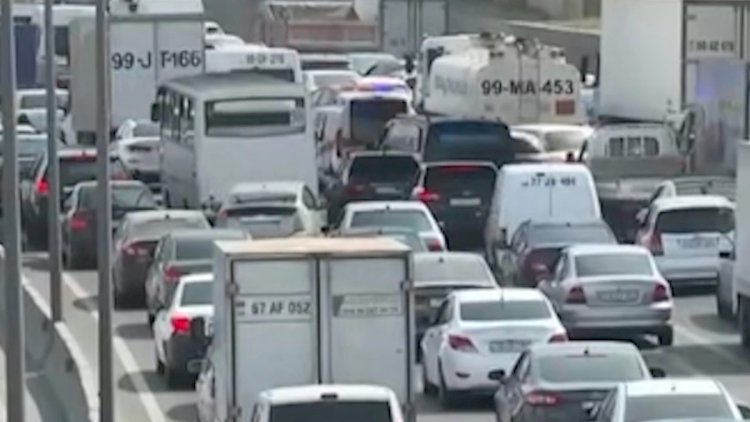    10 dəqiqəyə gəldikləri yolu son 3 gündür, 1-2 saata qət edirlər - Video   