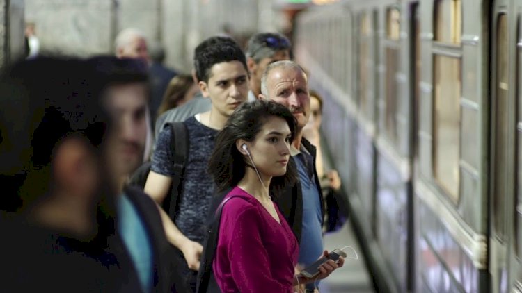    Metrodan istifadə edən sərnişinlərin sayı artıb   